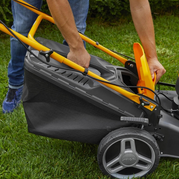 Аккумуляторная газонокосилка Stiga Collector 548 S AE KIT самоходная | 2L0482808/ST1
