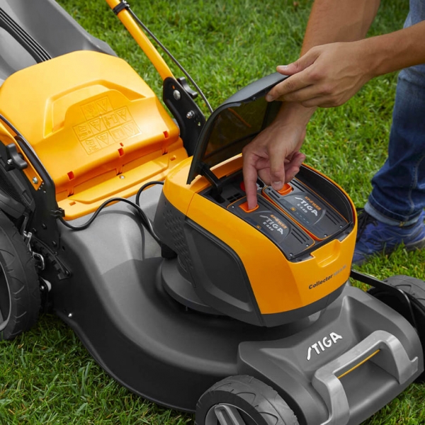 Аккумуляторная газонокосилка Stiga Collector 548 S AE KIT самоходная | 2L0482808/ST1