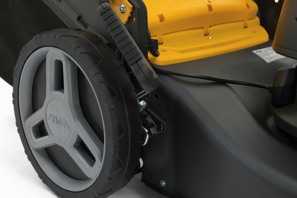 Аккумуляторная газонокосилка Stiga Collector 548 S AE KIT самоходная | 2L0482808/ST1