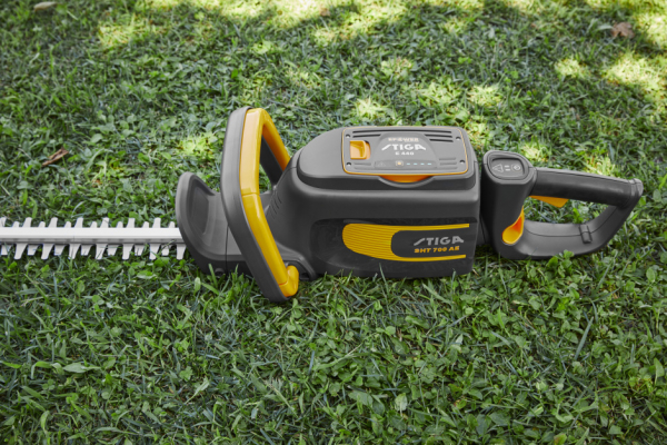 Аккумуляторные ножницы для живой изгороди Stiga SHT 700 AE | 277300008/ST1