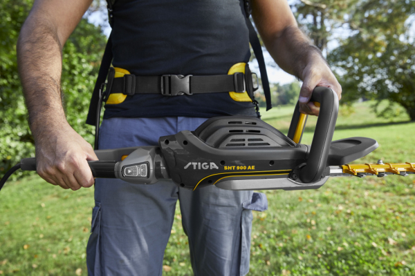Аккумуляторные ножницы для живой изгороди Stiga SHT 900 AE | 279300008/ST1